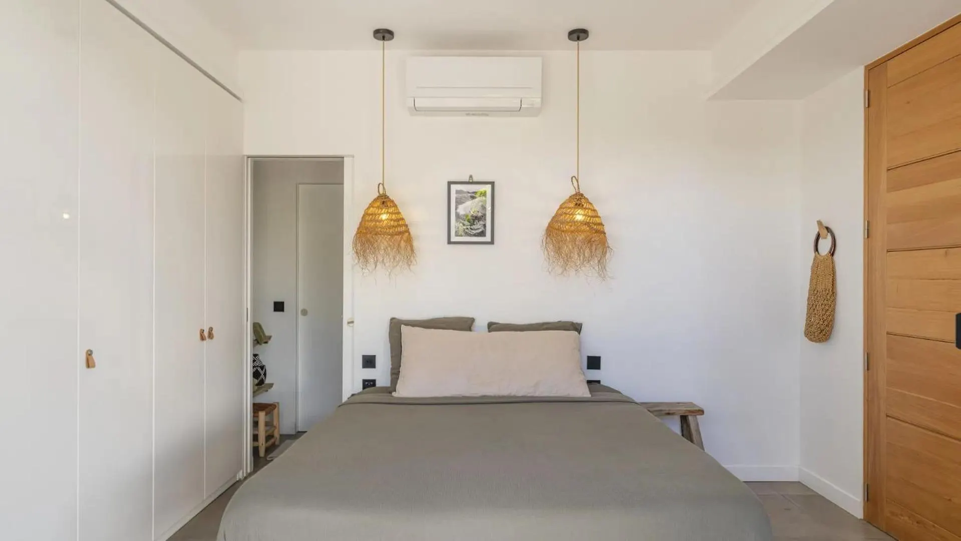 Dreamy Villa With Pool and Views 古斯塔维亚