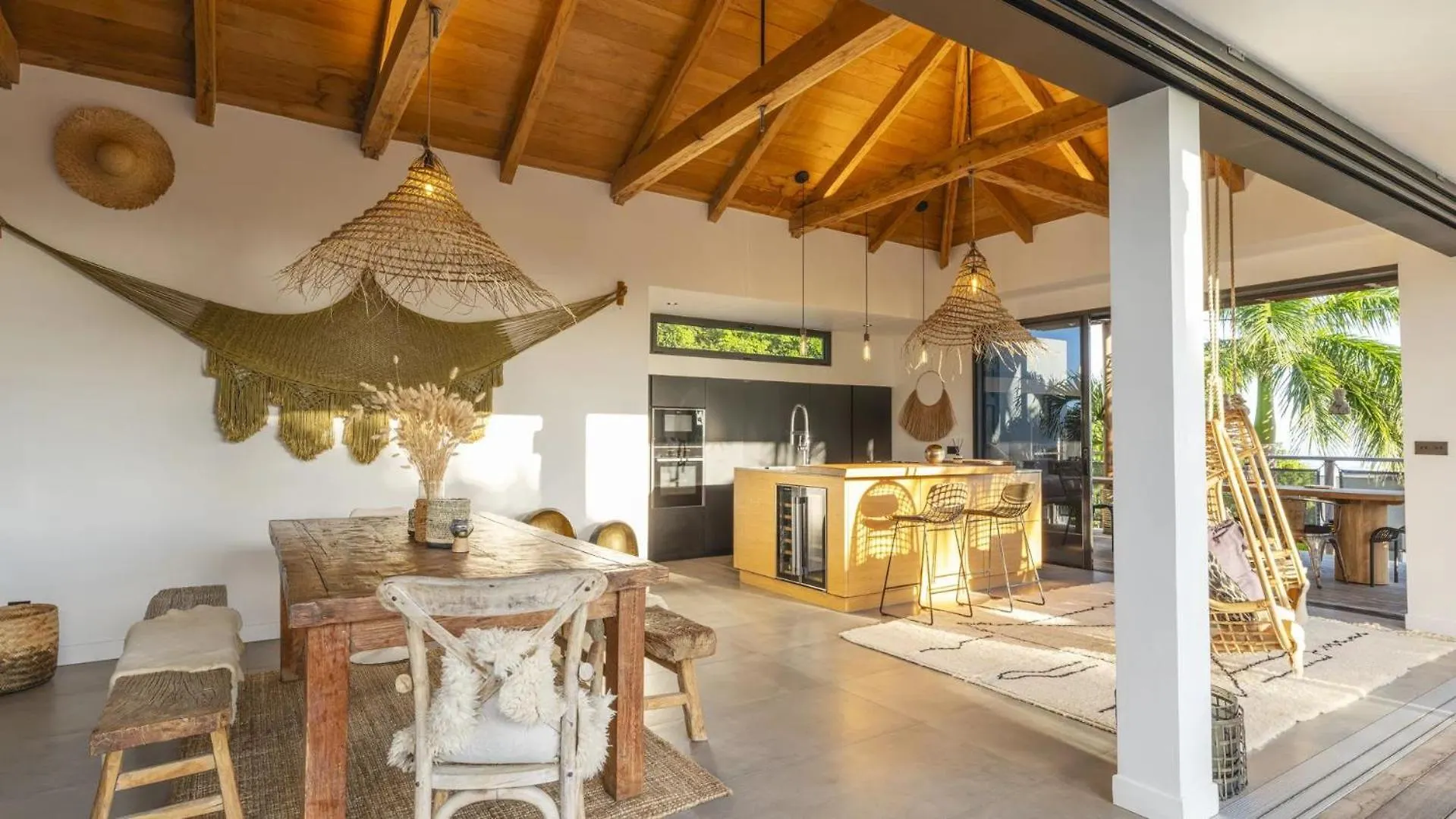 Dreamy Villa With Pool and Views 古斯塔维亚