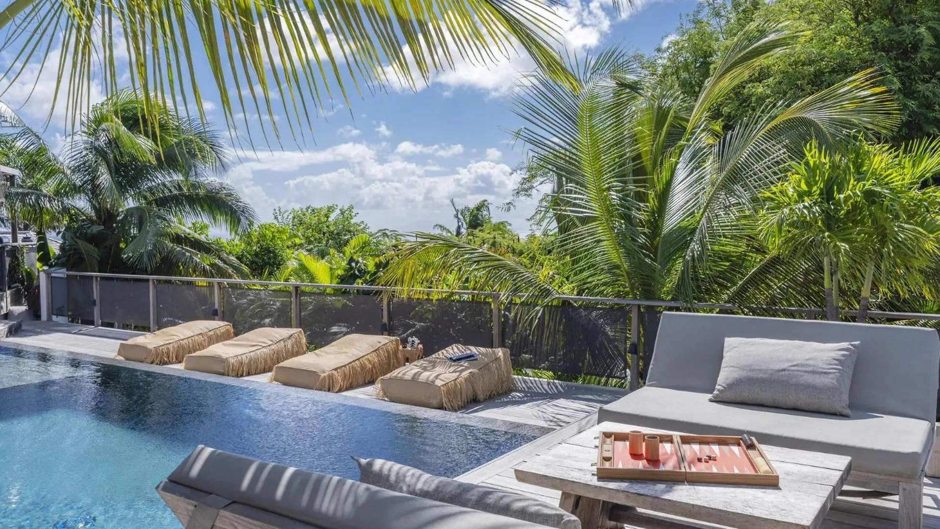 Dreamy Villa With Pool and Views 古斯塔维亚