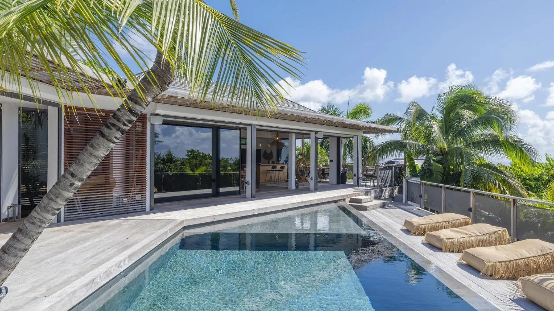 Dreamy Villa With Pool and Views 古斯塔维亚