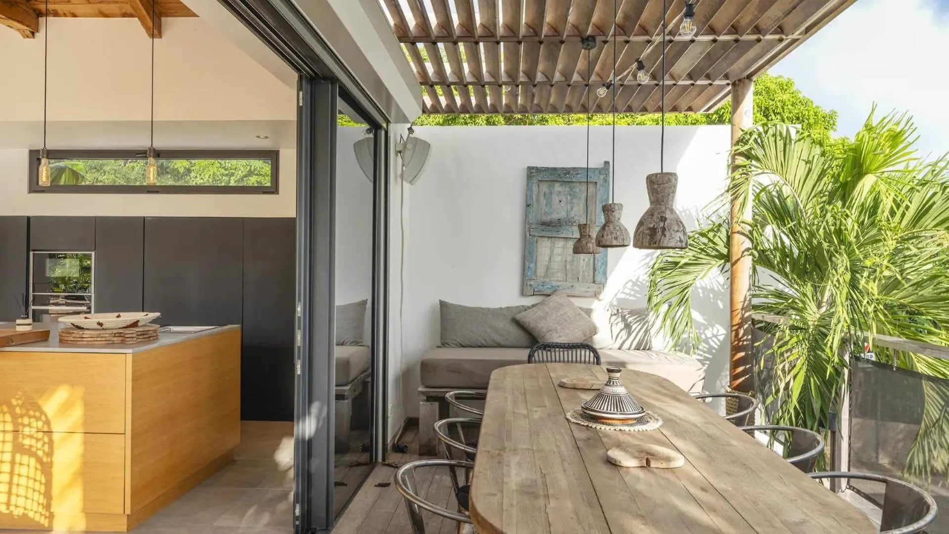 Dreamy Villa With Pool and Views 古斯塔维亚