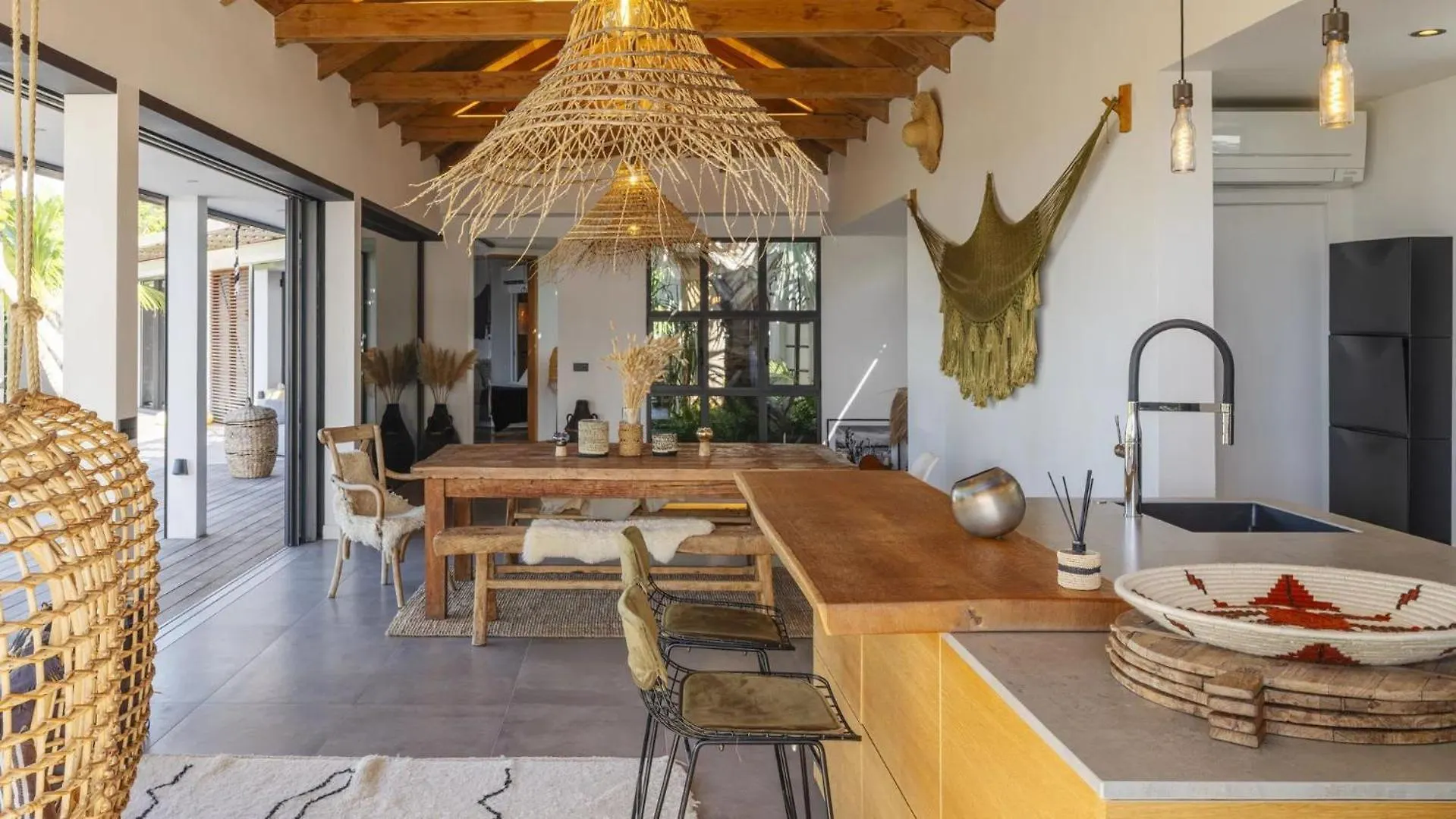 Dreamy Villa With Pool and Views 古斯塔维亚 圣巴泰勒米
